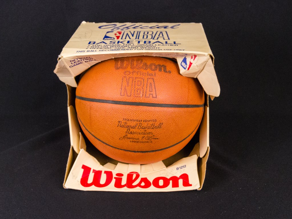 Wilson jadi pengganti Spalding untuk bola basket NBA musim 2021-2022