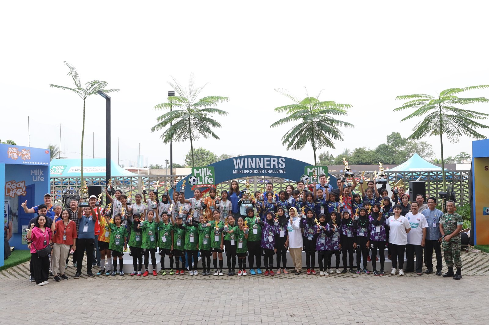 SDN Buaran 01 Tangsel (KU 12) dan SDN Kunciran 4 B Tangerang (KU 10) Juara MilkLife Soccer Challenge – Tangerang Series 1 2024